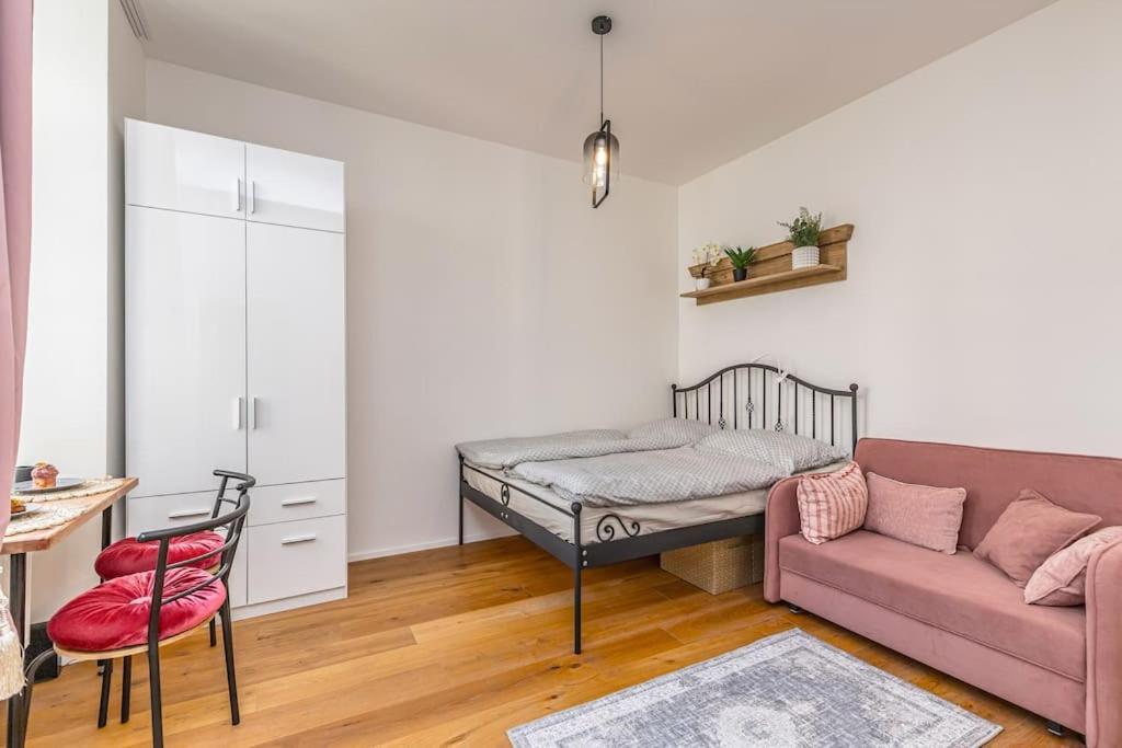 Cozy Quiet New Apartment In Karlin Square Πράγα Εξωτερικό φωτογραφία