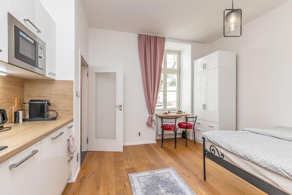 Cozy Quiet New Apartment In Karlin Square Πράγα Εξωτερικό φωτογραφία