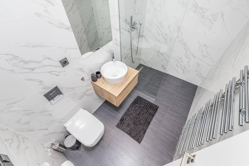Cozy Quiet New Apartment In Karlin Square Πράγα Εξωτερικό φωτογραφία